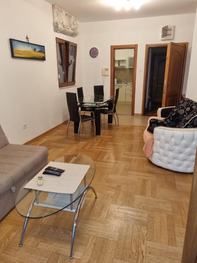 Apartments Sneza Risan Esterno foto