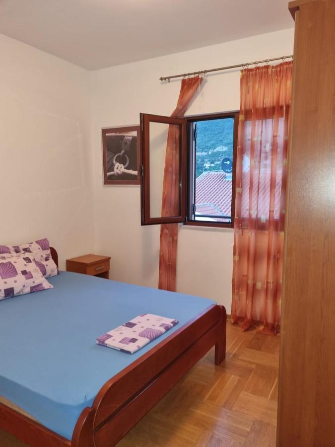 Apartments Sneza Risan Esterno foto