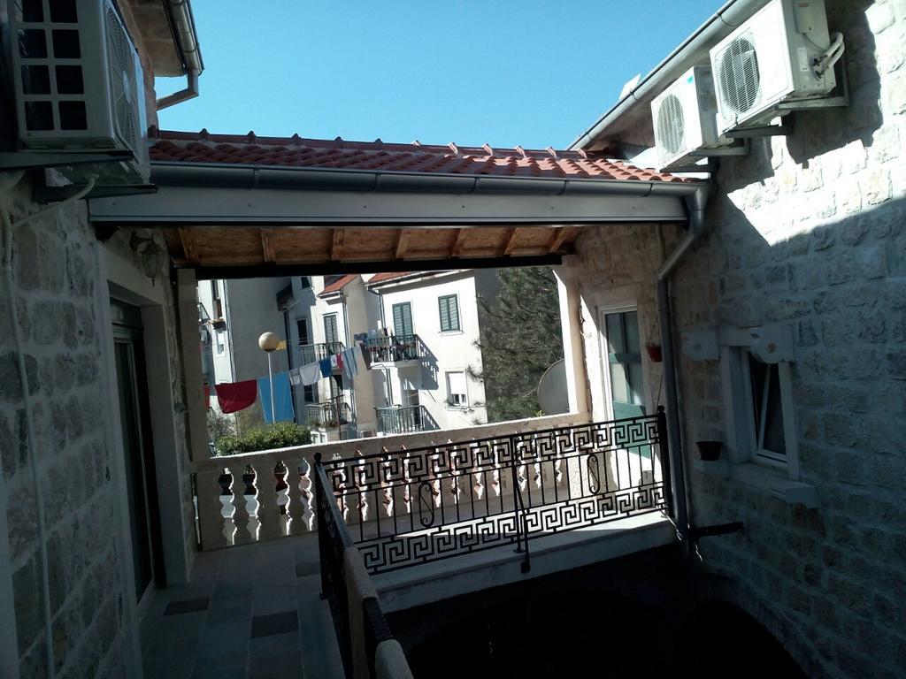 Apartments Sneza Risan Esterno foto