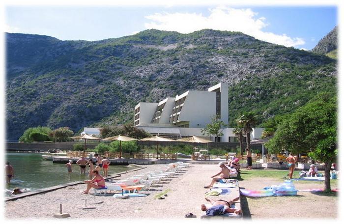 Apartments Sneza Risan Esterno foto