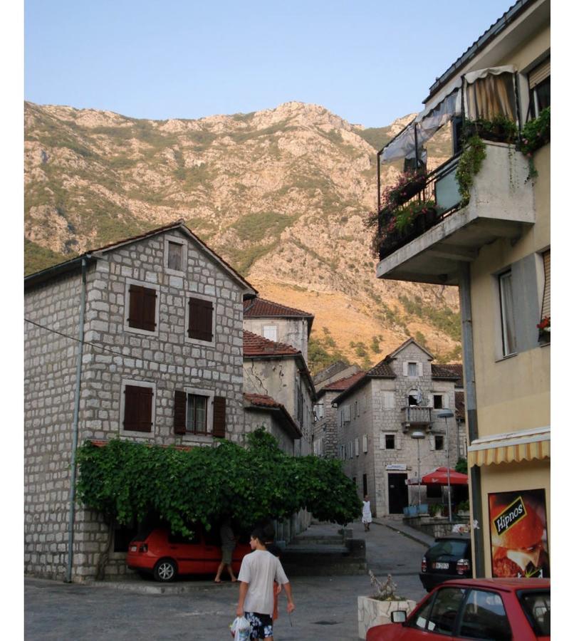 Apartments Sneza Risan Esterno foto